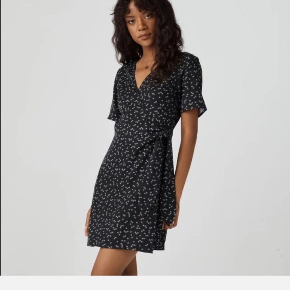 VETTA Black and White Floral Mini Dress